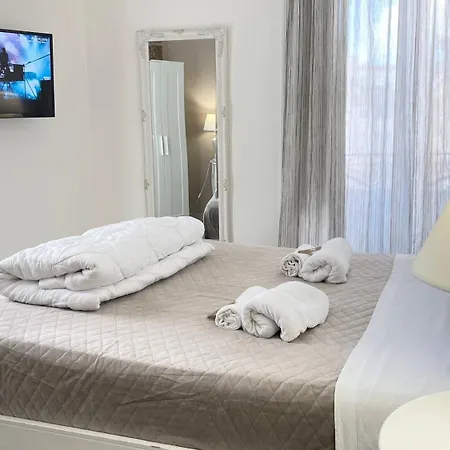 Alojamento de Acomodação e Pequeno-almoço Bb Essenze Club 3*